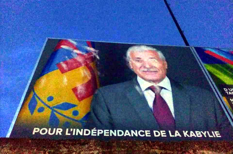 Récidive à Tavuda : le drapeau kabyle a été arraché et le portrait du Président de l’Anavad amoché