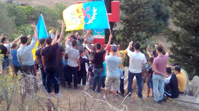 Les militants du MAK-Anavad se reccueillent sur la tombe de Masin Uharun