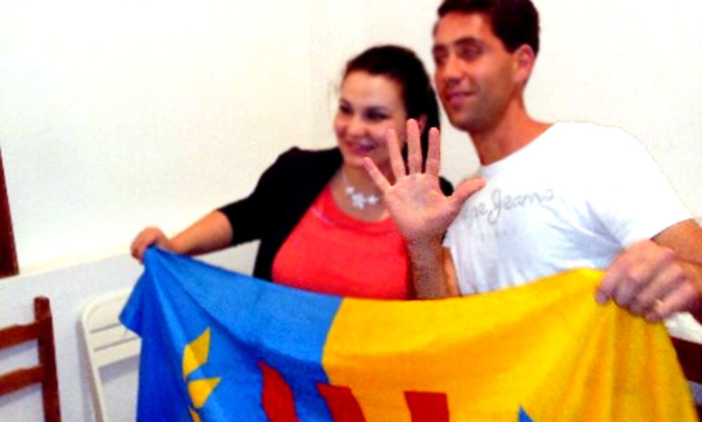 Que symbolise ce geste adopté par les militants du MAK-Anavad à l’approche de la Journée de la nation kabyle?