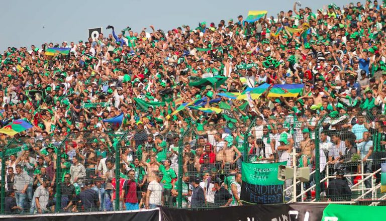 DIRECT. Arrestation de plusieurs supporters du MOB pour détention d’un drapeau kabyle