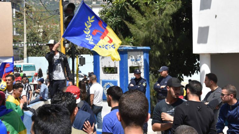 Victoire des militants kabyles du MAK face au chantage de la police coloniale algérienne