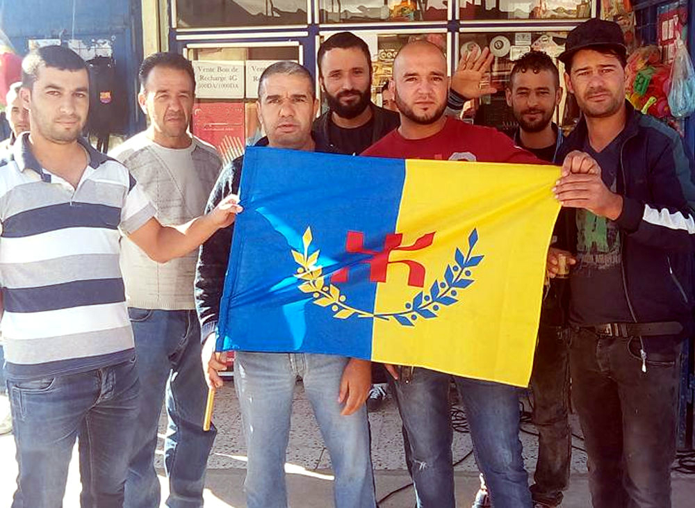 Chantage et menaces des gendarmes coloniaux algériens contre les militants du MAK de Saharidj
