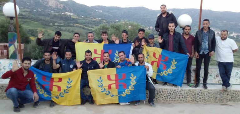 Rencontre-Débat du président de la CR-Ouest du MAK Lounes Hamzi à Timizar