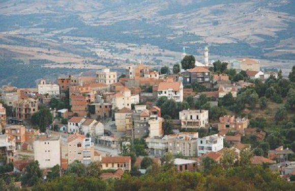 LES MOSQUÉES POUSSENT COMME DES CHAMPIGNONS À LAΣZIV (NACIRIA)