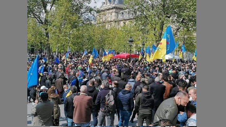« WIN I AK-YENNAN D ACU I D TAFAT, INI-AS D IƔALLEN YEDDUKLEN » MAΕṬUB LWENNAS
