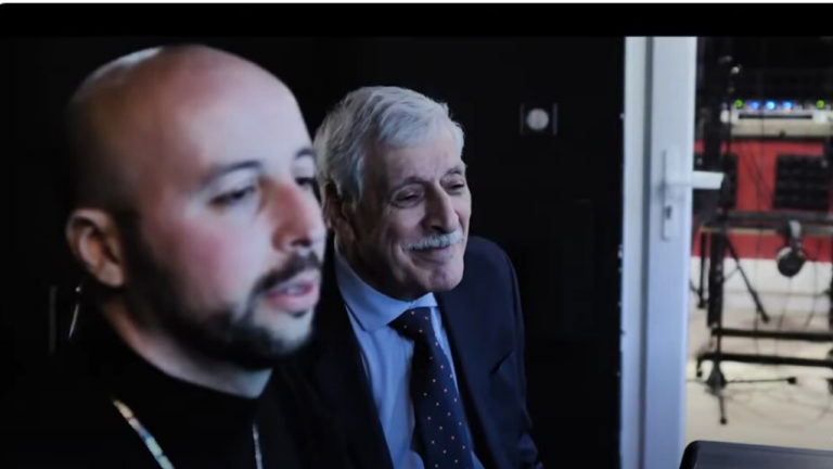 Revisite de ses chansons engagées, plusieurs artistes rendent hommage à Ferhat Mehenni
