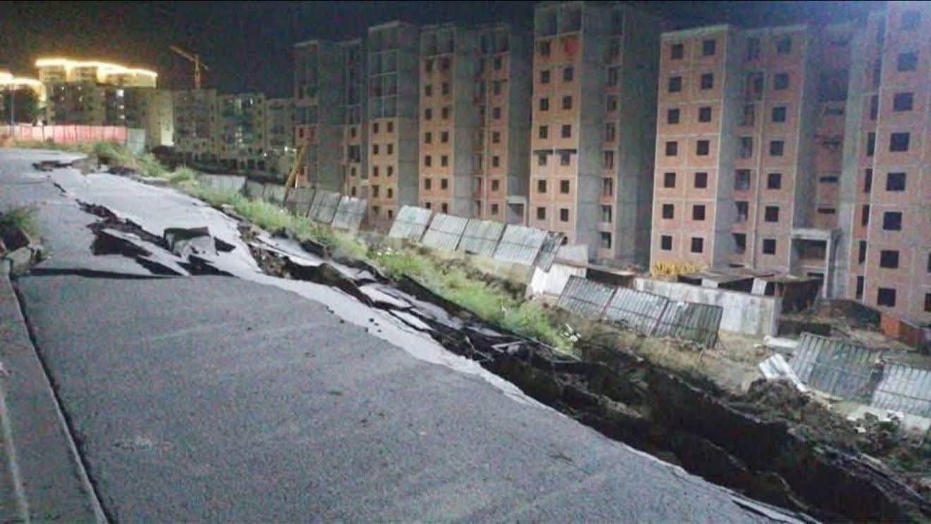 Draâ El Mizan et les effondrements en série en Kabylie : une urbanisation forcée au service d’une stratégie de destruction (Contribution)