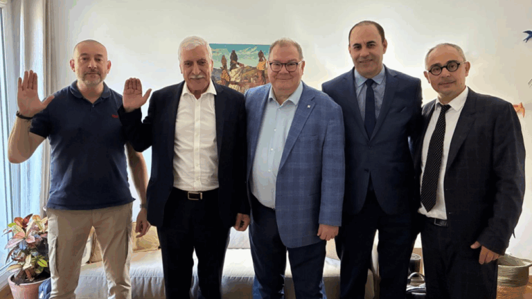Kabylie-Québec : Rencontre entre Ferhat Mehenni et Mario Beaulieu à Paris