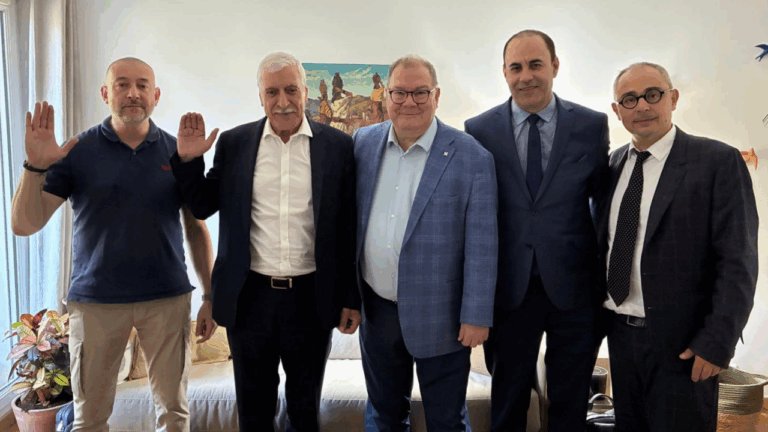 Kabylie-Québec : Rencontre entre Ferhat Mehenni et Mario Beaulieu à Paris
