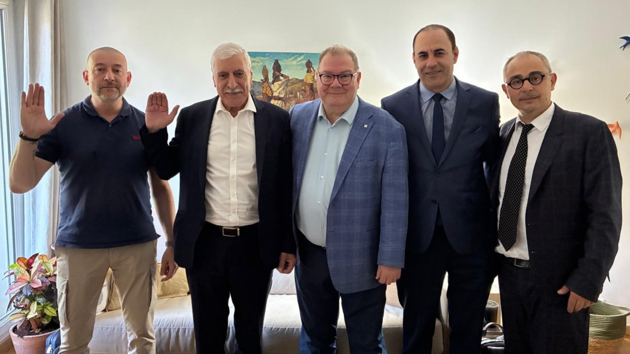 Kabylie-Québec : Rencontre entre Ferhat Mehenni et Mario Beaulieu à Paris