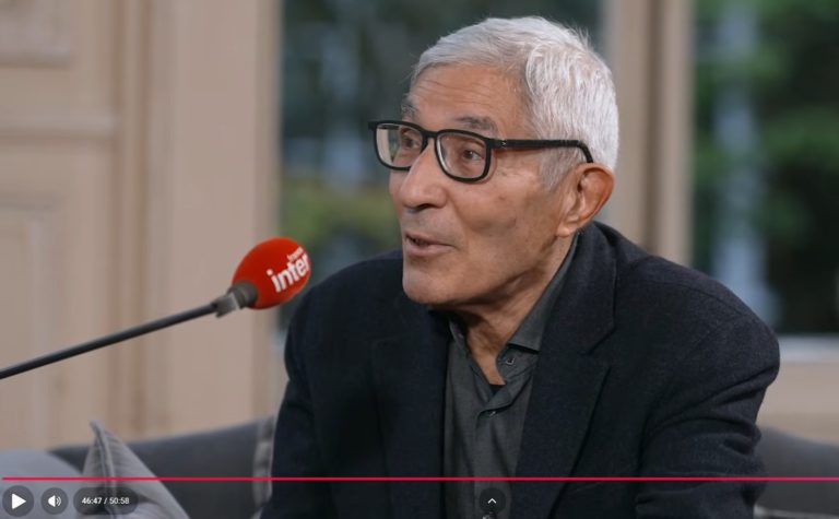 Premier entretien radio de Boualem Sansal : il parle du MAK et de la « criminalisation de ce mouvement pacifique » par l&rsquo;Algérie