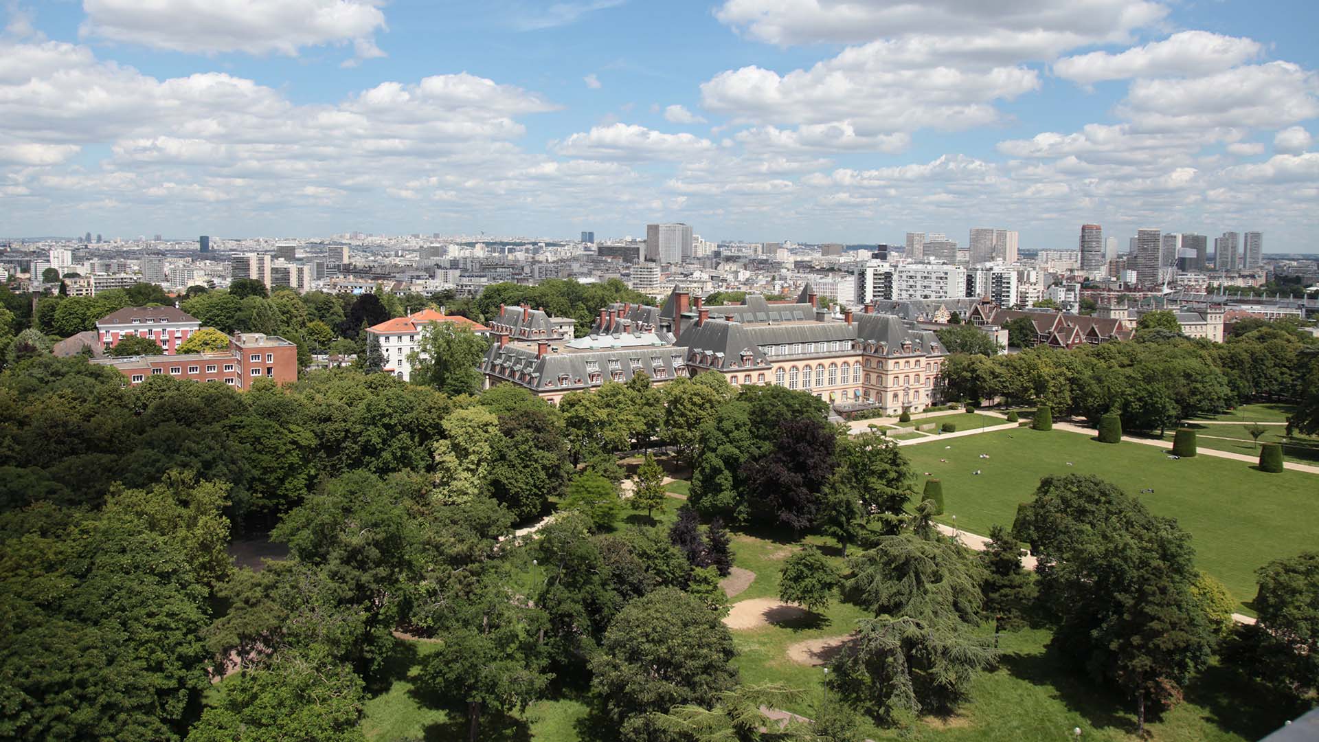 Blackout médiatique à Paris : Un homme retrouvé égorgé dans le parc de la cité universitaire et pas un mot dans la presse française