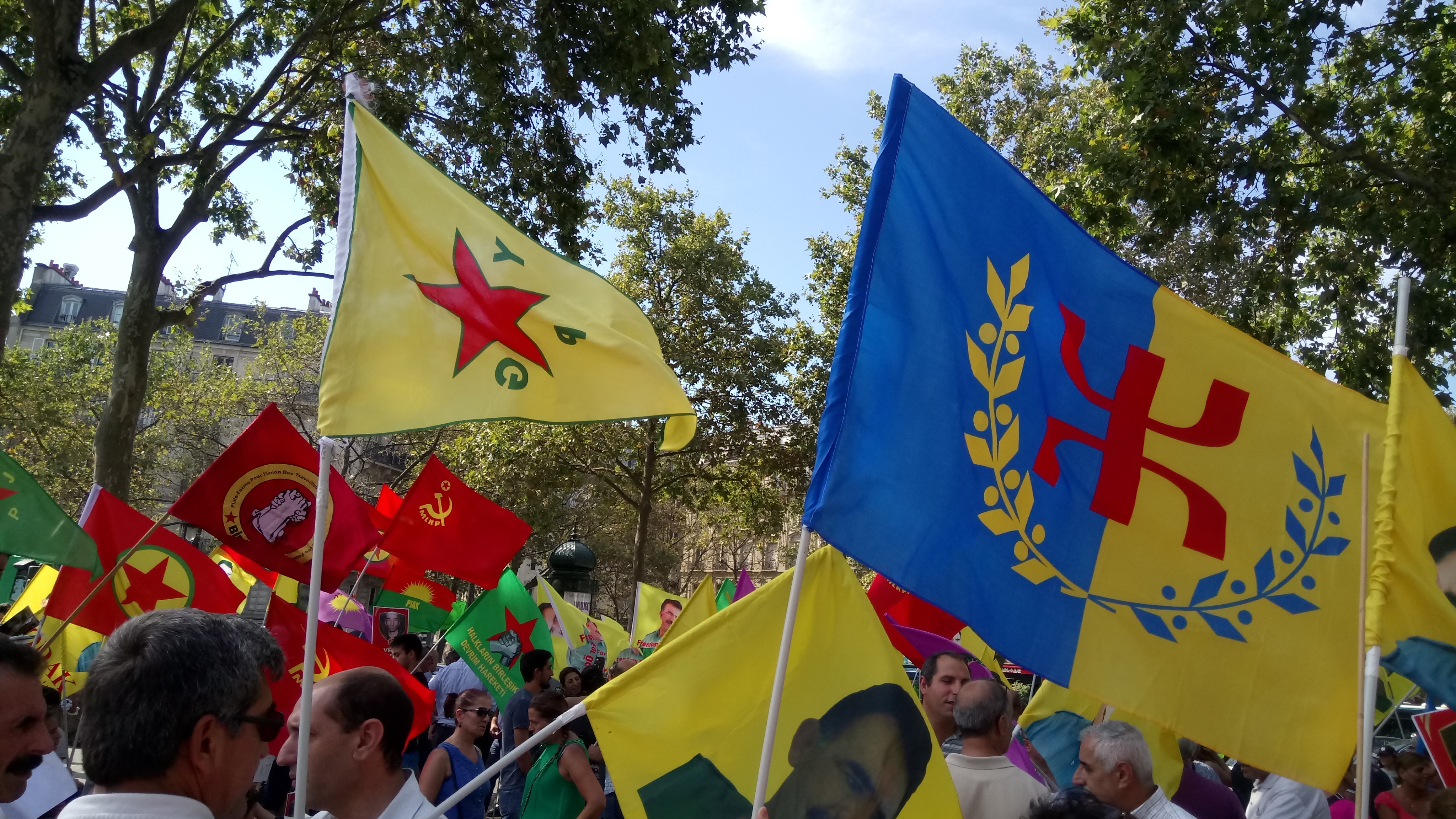 Marche kurde à Paris : La Kabylie présente, en soutien à 