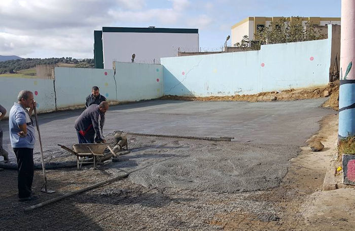 Des parents d'élèves retroussent les manches face à l'abandon de l'Etat algérien Des parents d'élèves retroussent les manches face à l'abandon de l'Etat algérien