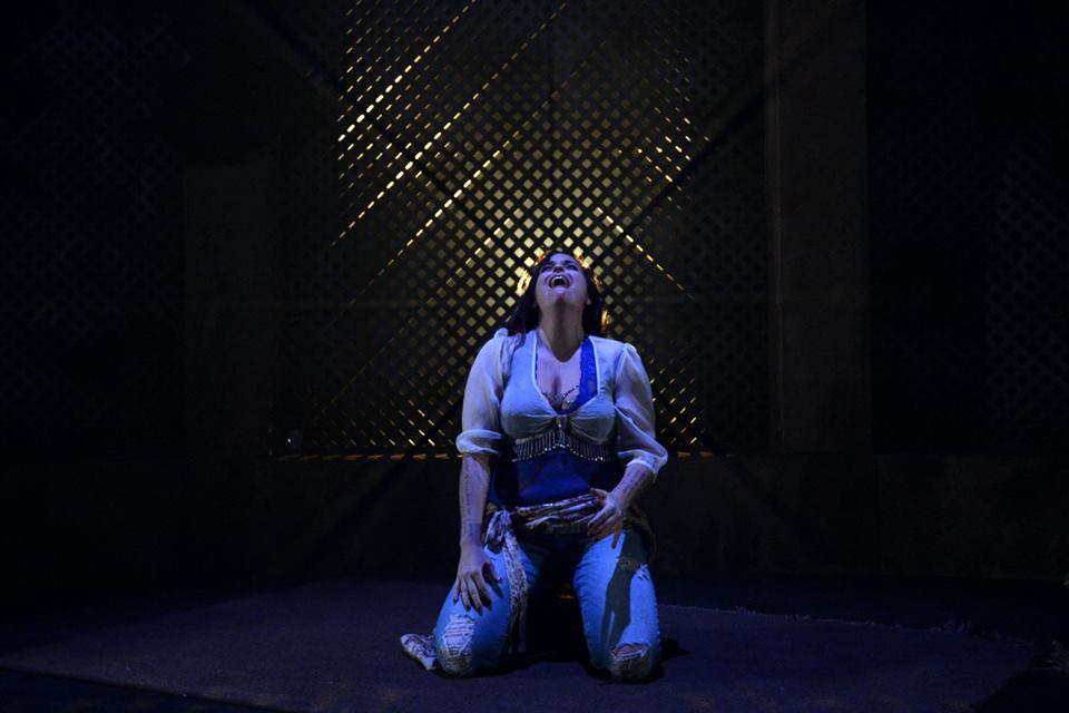 Toute femme est une étoile qui pleure, une pièce de théâtre de Karim Akouche encensée par la critique et le public Toute femme est une étoile qui pleure, une pièce de théâtre de Karim Akouche encensée par la critique et le public