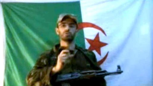 Un homme armé accuse dans un enregistrement vidéo le régime algérien d'avoir fomenté tous les kidnappings en Kabylie Un homme armé accuse dans un enregistrement vidéo le régime algérien d'avoir fomenté tous les kidnappings en Kabylie