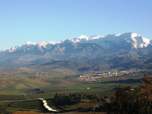 Drâa El-Mizan : les villageois d'Imezgharèn décident de fermer le siège de la daïra dimanche Drâa El-Mizan : les villageois d'Imezgharèn décident de fermer le siège de la daïra dimanche