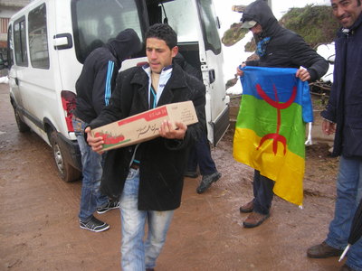 Le MAK vient en aide au village d'Izoumam en Kabylie orientale Le MAK vient en aide au village d'Izoumam en Kabylie orientale
