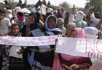 Kidal : une manifestation de femmes réprimée par Ansar Dine Kidal : une manifestation de femmes réprimée par Ansar Dine