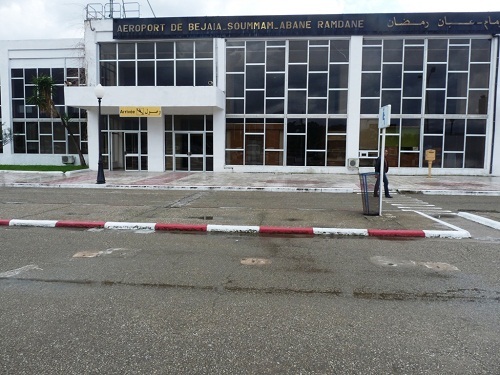 Aéroport de Vgayet : les douaniers subtilisent des affaires personnelles de voyageurs Aéroport de Vgayet : les douaniers subtilisent des affaires personnelles de voyageurs