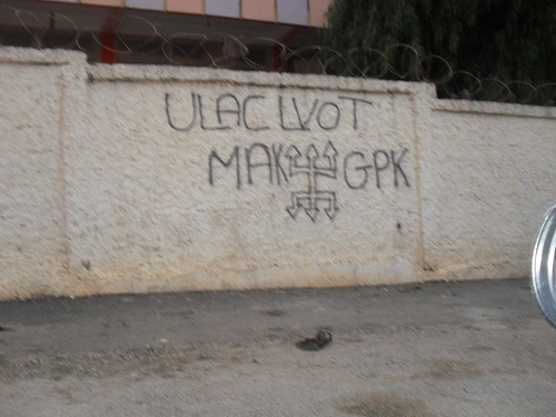 Algérie : les militants du MAK sensibilisent les kabyles d'Alger contre les élections Algérie : les militants du MAK sensibilisent les kabyles d'Alger contre les élections
