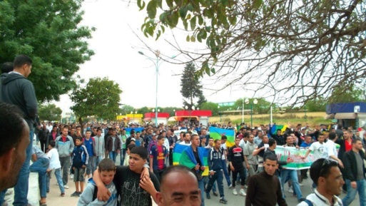 Couverture par la presse des marches du MAK en Kabylie : Hold-up médiatique estime l'Anavad Couverture par la presse des marches du MAK en Kabylie : Hold-up médiatique estime l'Anavad