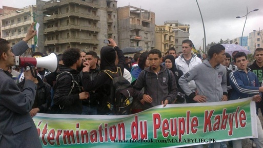 Couverture par la presse des marches du MAK en Kabylie : Hold-up médiatique estime l'Anavad Couverture par la presse des marches du MAK en Kabylie : Hold-up médiatique estime l'Anavad