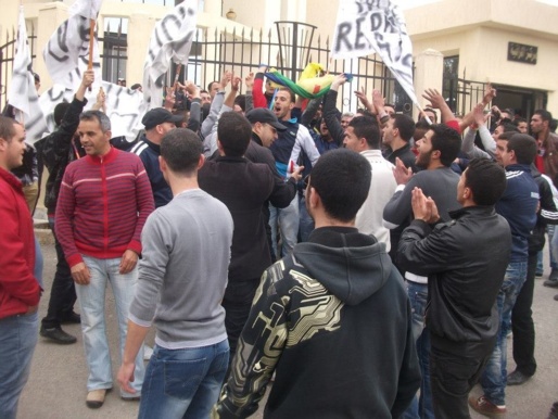 Procès de Massinissa Hamza, aujourd'hui à Iazzugen : Plusieurs dizaines de personnes au rassemblement de soutien Procès de Massinissa Hamza, aujourd'hui à Iazzugen : Plusieurs dizaines de personnes au rassemblement de soutien