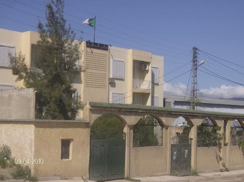 Fermeture du siège de la daïra des At Ouaguenoun: les villageois en ont ras-le-bol du mépris des autorités locales Fermeture du siège de la daïra des At Ouaguenoun: les villageois en ont ras-le-bol du mépris des autorités locales