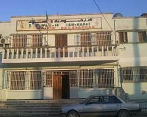 Agwni Geɣṛan : Les citoyens ferment le siège de l'APC et assiègent la daïra (actualisé) Agwni Geɣṛan : Les citoyens ferment le siège de l'APC et assiègent la daïra (actualisé)