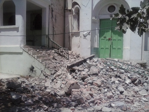 Cela se passe actuellement à Awqas (Aokas) : Les salafistes démolissent un vestige historique Cela se passe actuellement à Awqas (Aokas) : Les salafistes démolissent un vestige historique