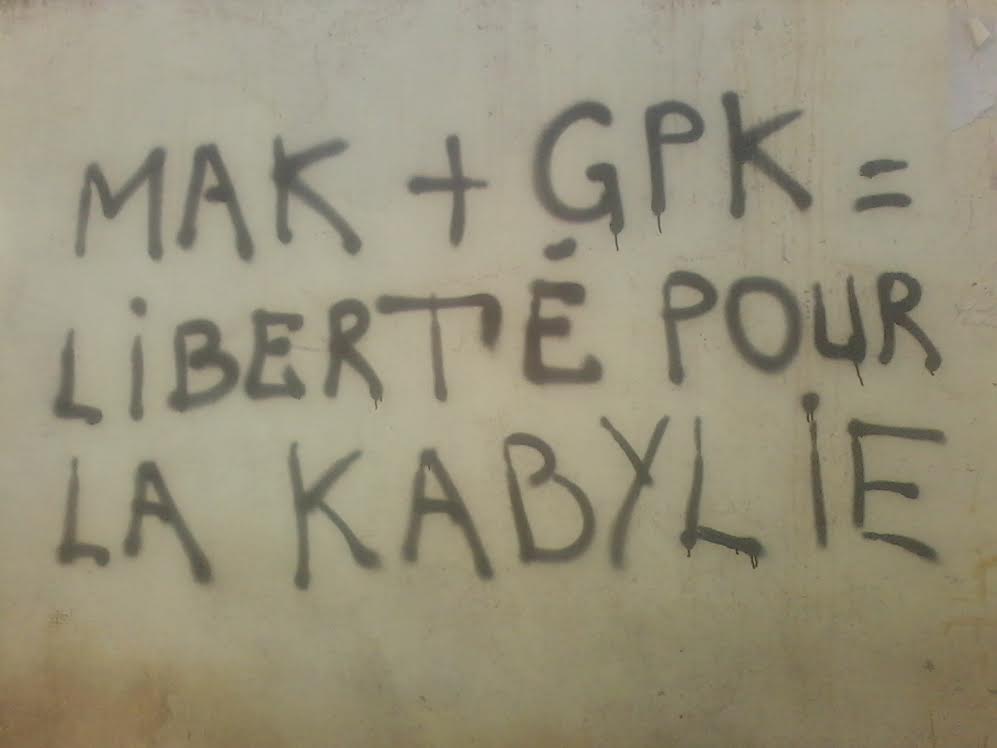 At Mesbah: le village d'Imache Amer aux couleurs du drapeau kabyle