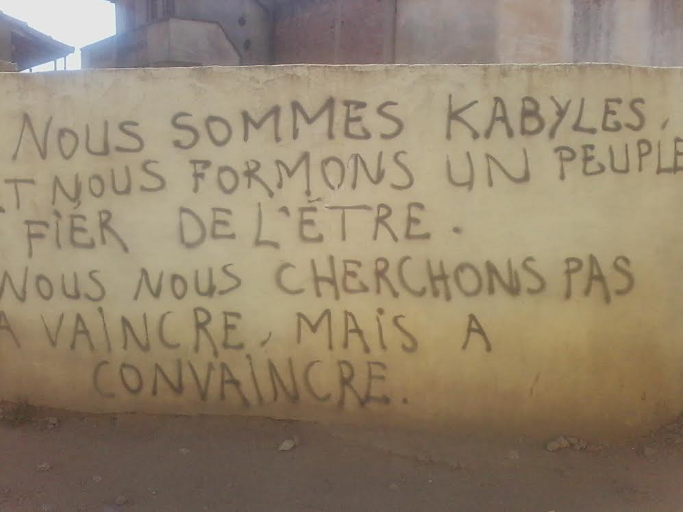 At Mesbah: le village d'Imache Amer aux couleurs du drapeau kabyle