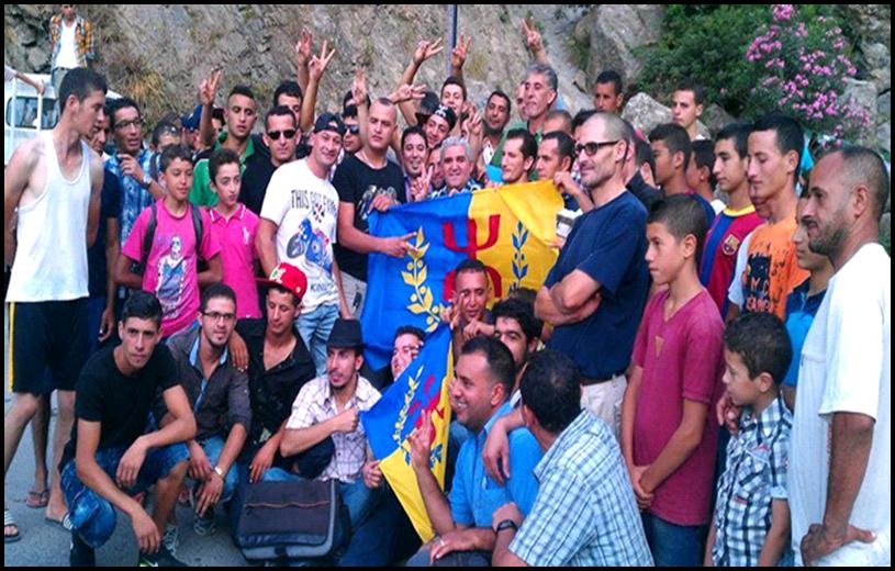 Le drapeau kabyle flotte à At-Vuɛisi : « Le temps des contestations mineurs est clos, vivement la souveraineté de la Kabylie » Le drapeau kabyle flotte à At-Vuɛisi : « Le temps des contestations mineurs est clos, vivement la souveraineté de la Kabylie »