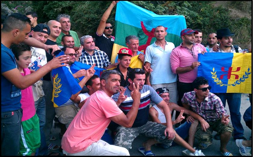 Le drapeau kabyle flotte à At-Vuɛisi : « Le temps des contestations mineurs est clos, vivement la souveraineté de la Kabylie » Le drapeau kabyle flotte à At-Vuɛisi : « Le temps des contestations mineurs est clos, vivement la souveraineté de la Kabylie »