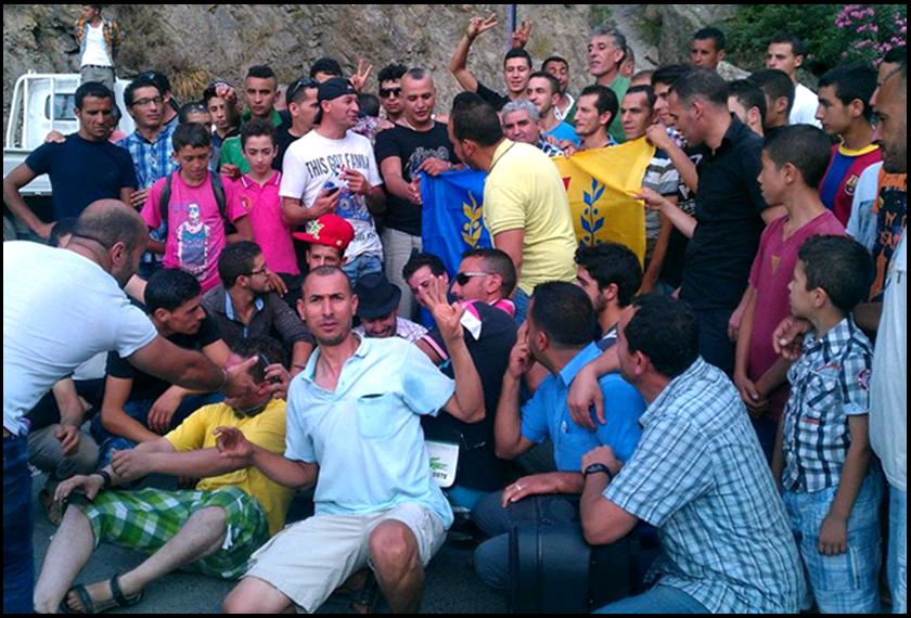 Le drapeau kabyle flotte à At-Vuɛisi : « Le temps des contestations mineurs est clos, vivement la souveraineté de la Kabylie » Le drapeau kabyle flotte à At-Vuɛisi : « Le temps des contestations mineurs est clos, vivement la souveraineté de la Kabylie »