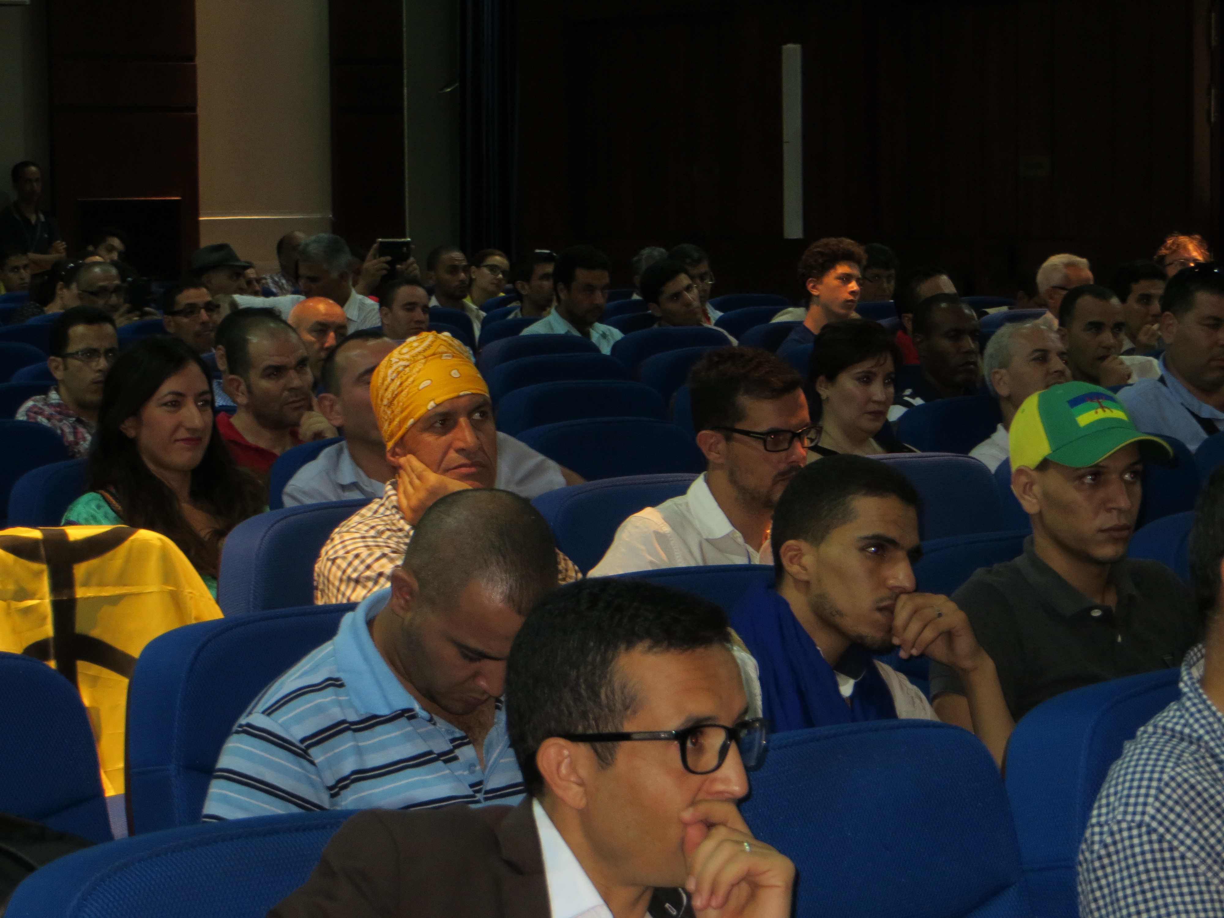 Ferhat Mehenni ovationné par les militants amazighs à la 7è session du Congrès mondial Amazigh