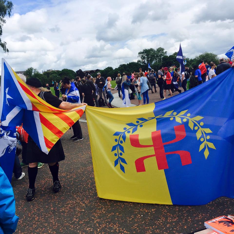 Glasgow : La Kabylie présente à la marche des indépendantistes écossais Glasgow : La Kabylie présente à la marche des indépendantistes écossais