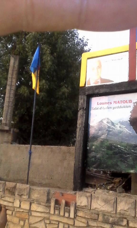 Lever du drapeau national kabyle à Ait Issad: Un événement historique Lever du drapeau national kabyle à Ait Issad: Un événement historique