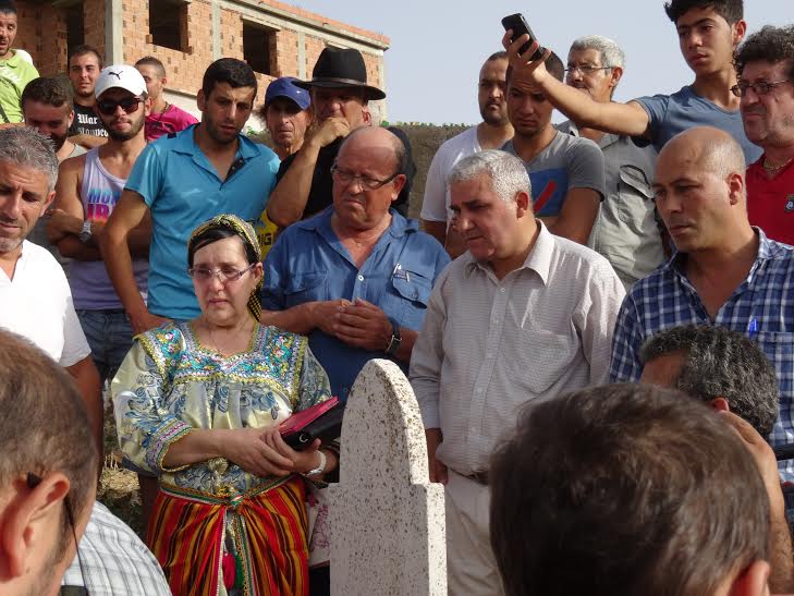 Lever du drapeau national kabyle à Ait Issad: Un événement historique Lever du drapeau national kabyle à Ait Issad: Un événement historique