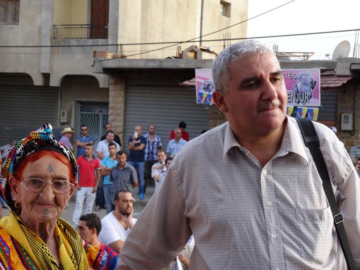 Lever du drapeau national kabyle à Ait Issad: Un événement historique Lever du drapeau national kabyle à Ait Issad: Un événement historique