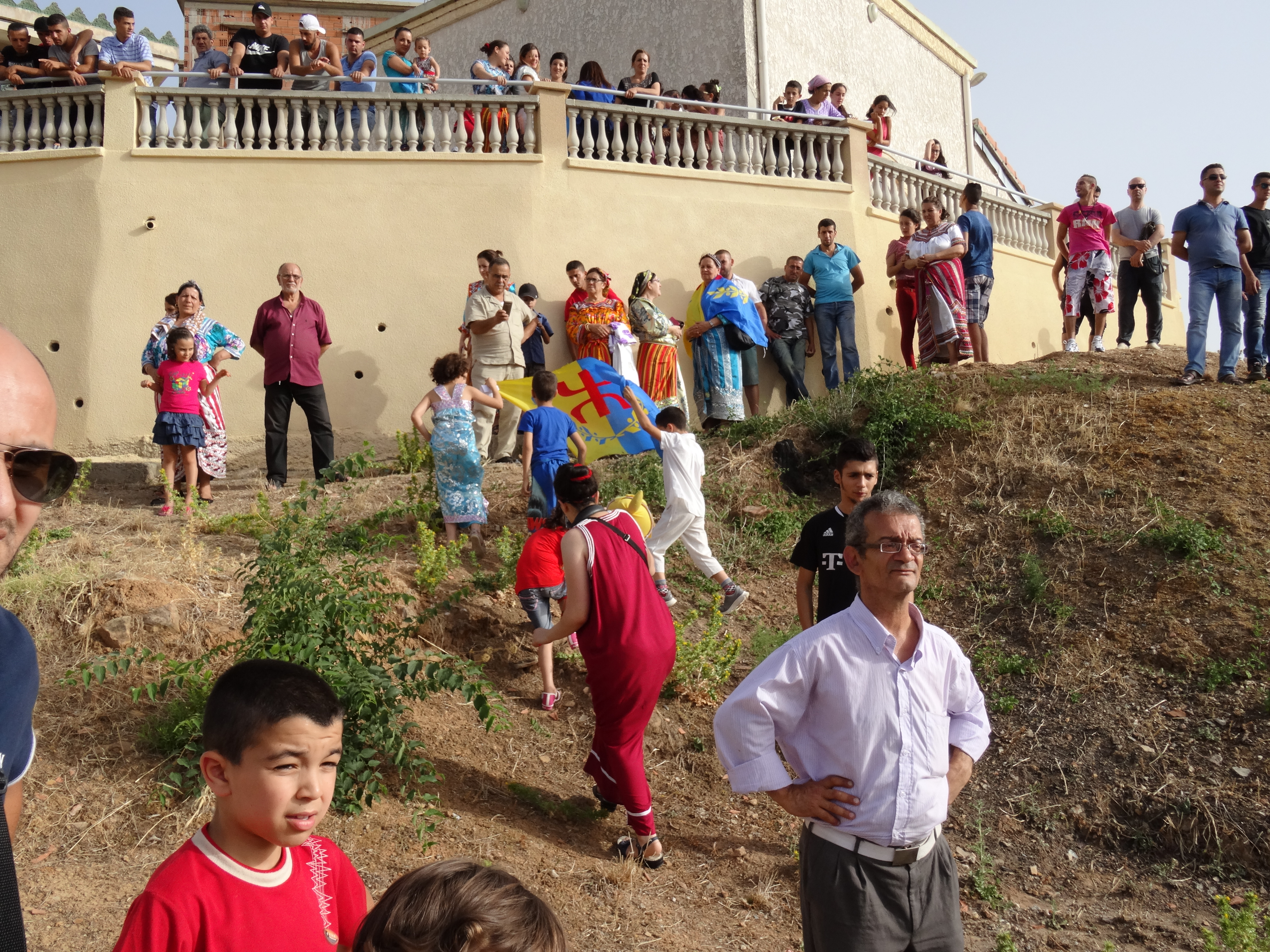Ifigha / Lever du drapeau kabyle au village d'At Issad (en images)