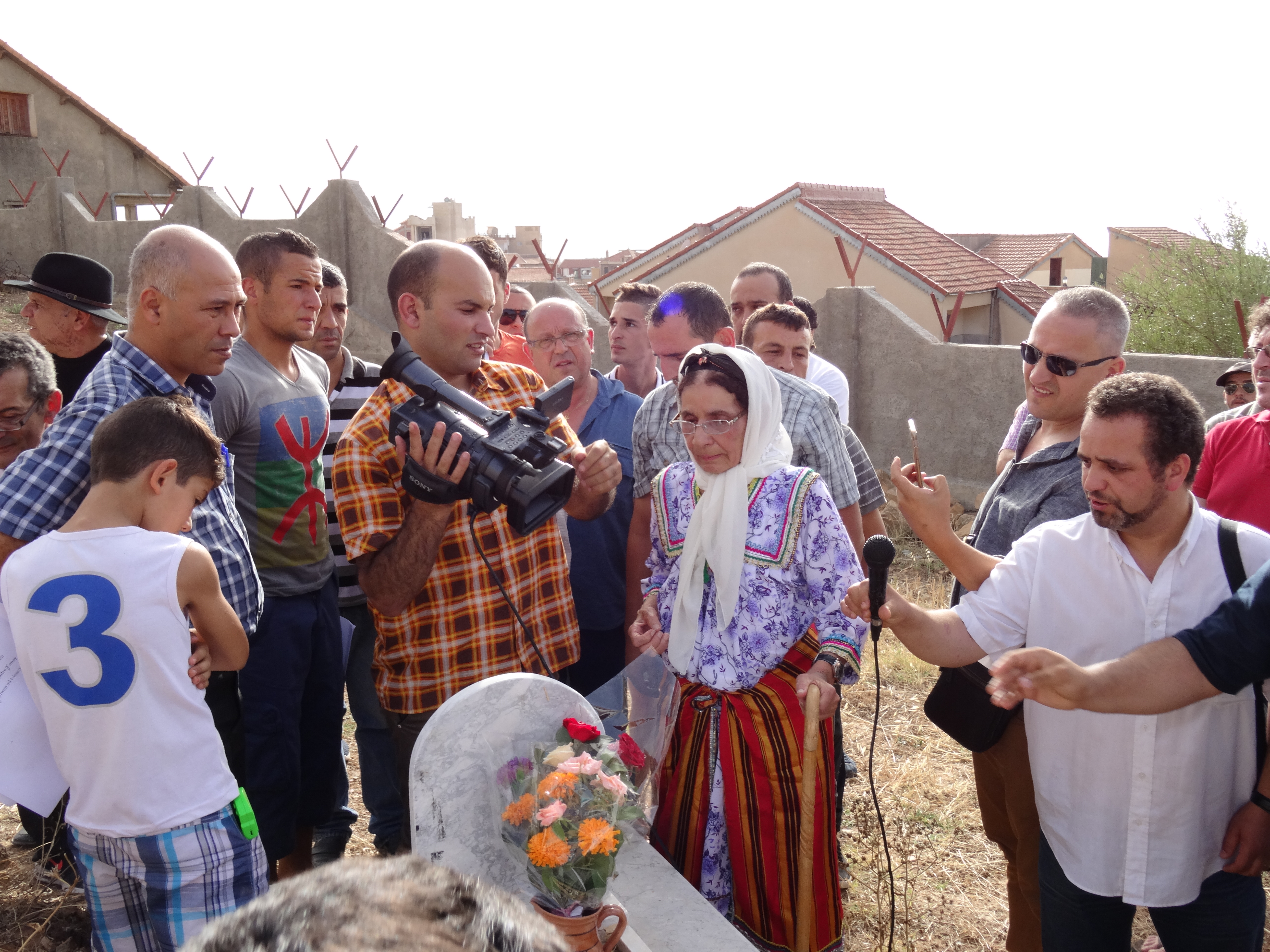 Ifigha / Lever du drapeau kabyle au village d'At Issad (en images)