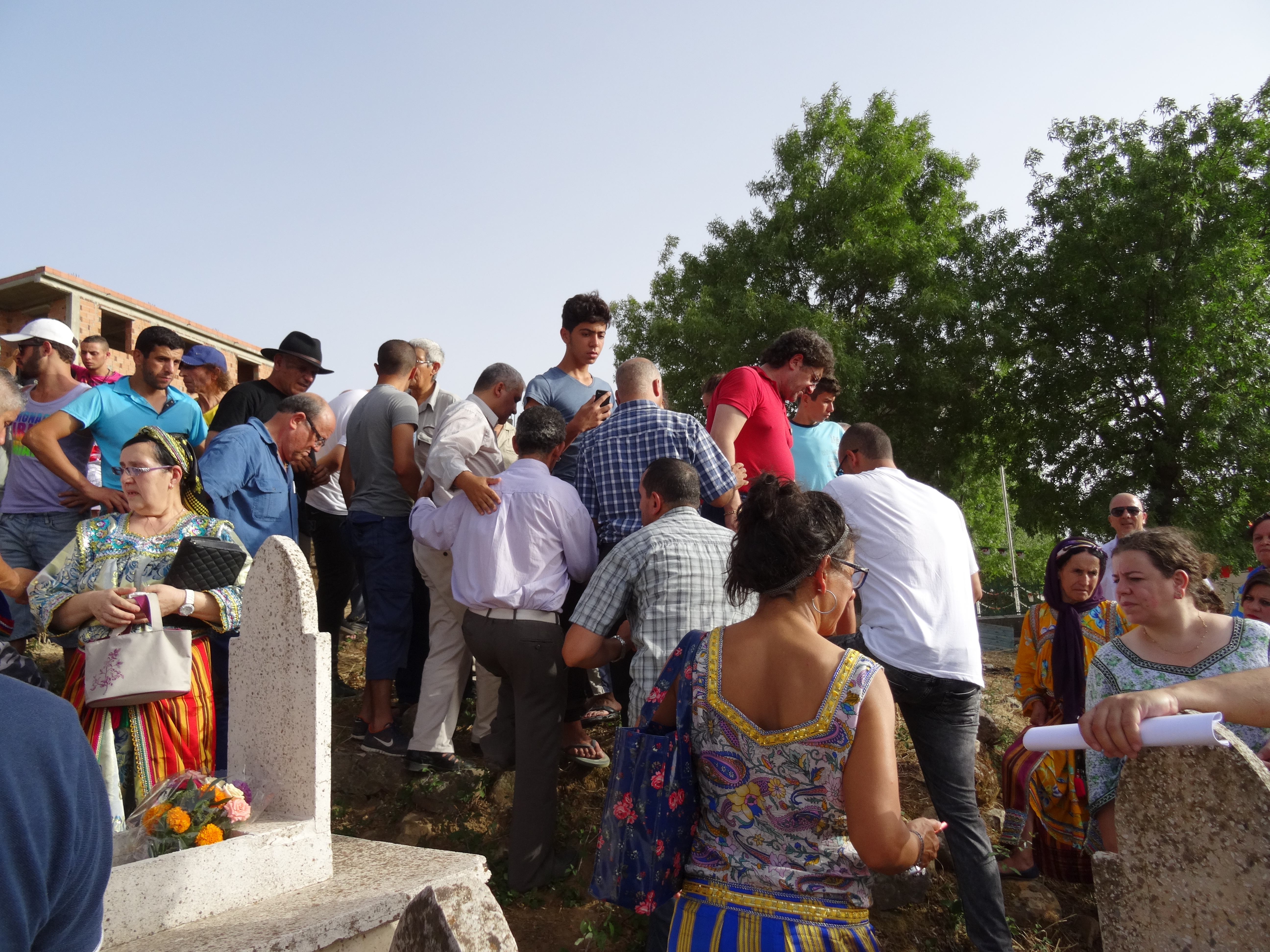 Ifigha / Lever du drapeau kabyle au village d'At Issad (en images)