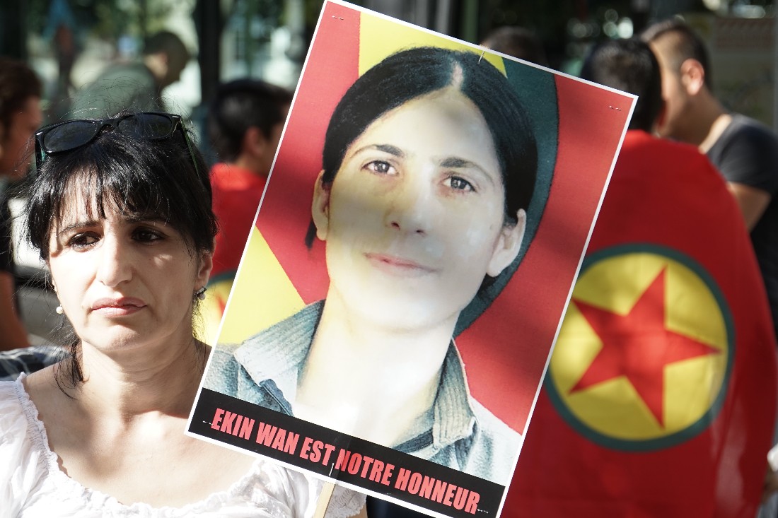 Les Kabyles soutiennent les Kurdes victimes des Turcs et de Daech Les Kabyles soutiennent les Kurdes victimes des Turcs et de Daech