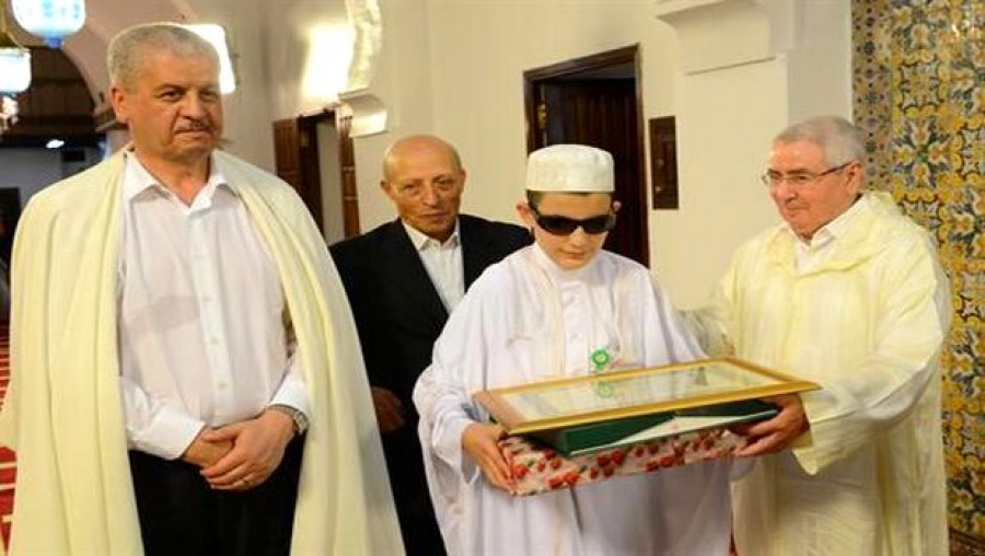 Campagne de salafisation des écoliers kabyles par l'état algérien arabo-islamiste Campagne de salafisation des écoliers kabyles par l'état algérien arabo-islamiste