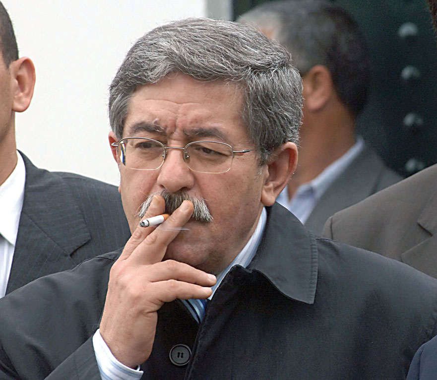 Ahmed Ouyahia, cet homme liège aux abois. Contribution d'Ahcène Belkacemi Ahmed Ouyahia, cet homme liège aux abois. Contribution d'Ahcène Belkacemi