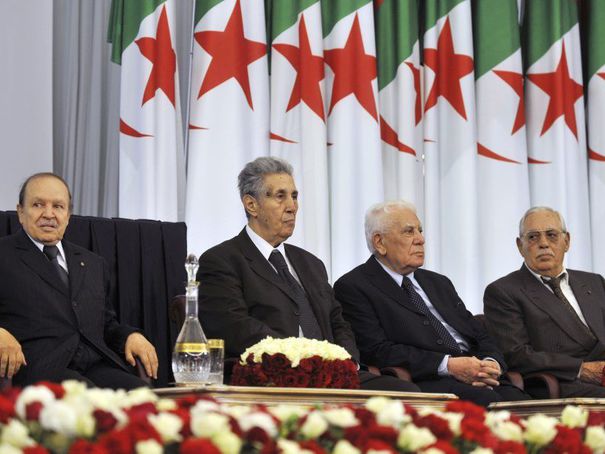 Algérie / Pour ses 61 ans, la « Glorieuse Révolution » dit M... à la Kabylie ! Algérie / Pour ses 61 ans, la « Glorieuse Révolution » dit M... à la Kabylie !