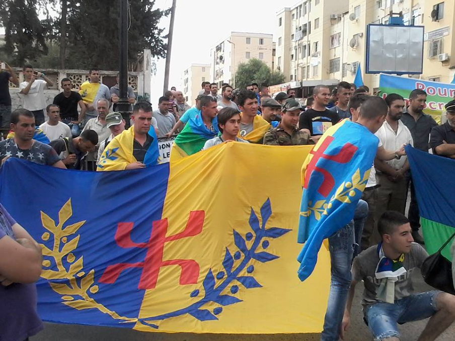 Chiche, qu'on mette Bouaziz Ait-Chebib en prison, avec chef d'accusation de  Chiche, qu'on mette Bouaziz Ait-Chebib en prison, avec chef d'accusation de