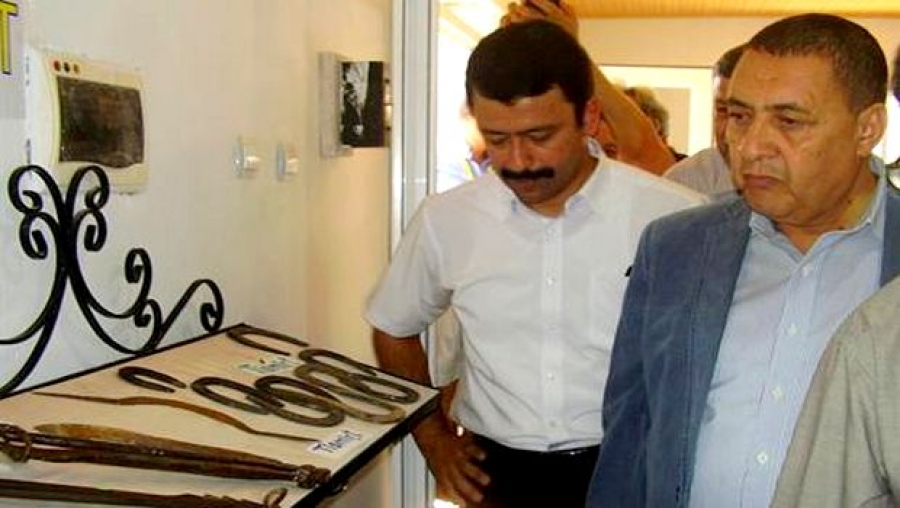 L'ALGÉRIE EN KABYLIE : MERAD LE COMMANDITAIRE L'ALGÉRIE EN KABYLIE : MERAD LE COMMANDITAIRE